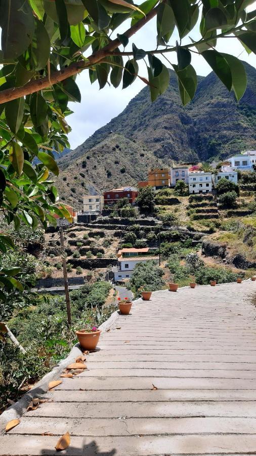 Casa La Sabina Roja 1, casa con impresionantes vistas sobre Hermigua y el mar Exterior foto
