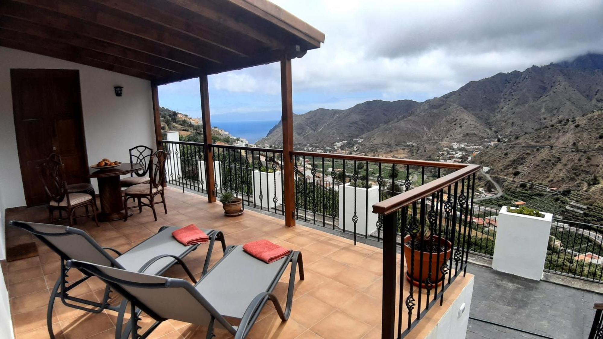 Casa La Sabina Roja 1, casa con impresionantes vistas sobre Hermigua y el mar Exterior foto